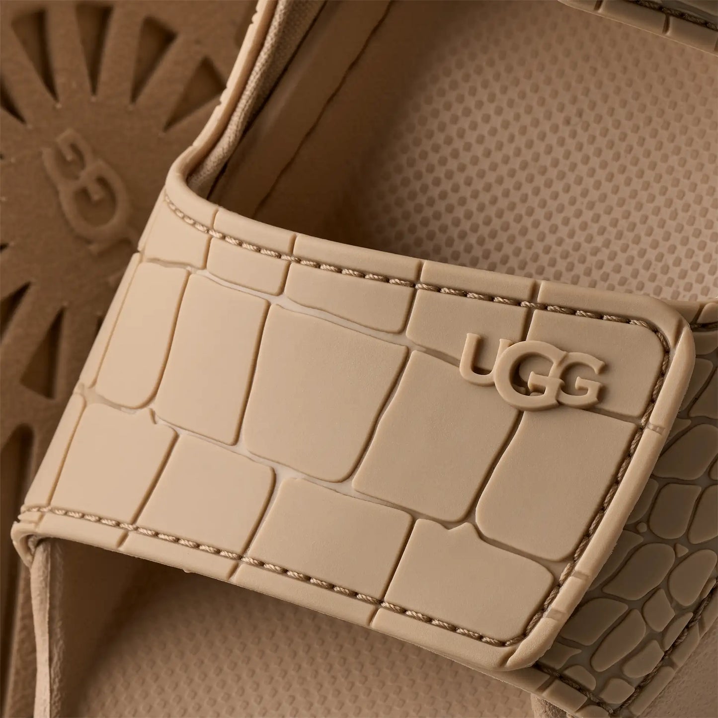 11753110MDS EMBOSSED DAME SAND