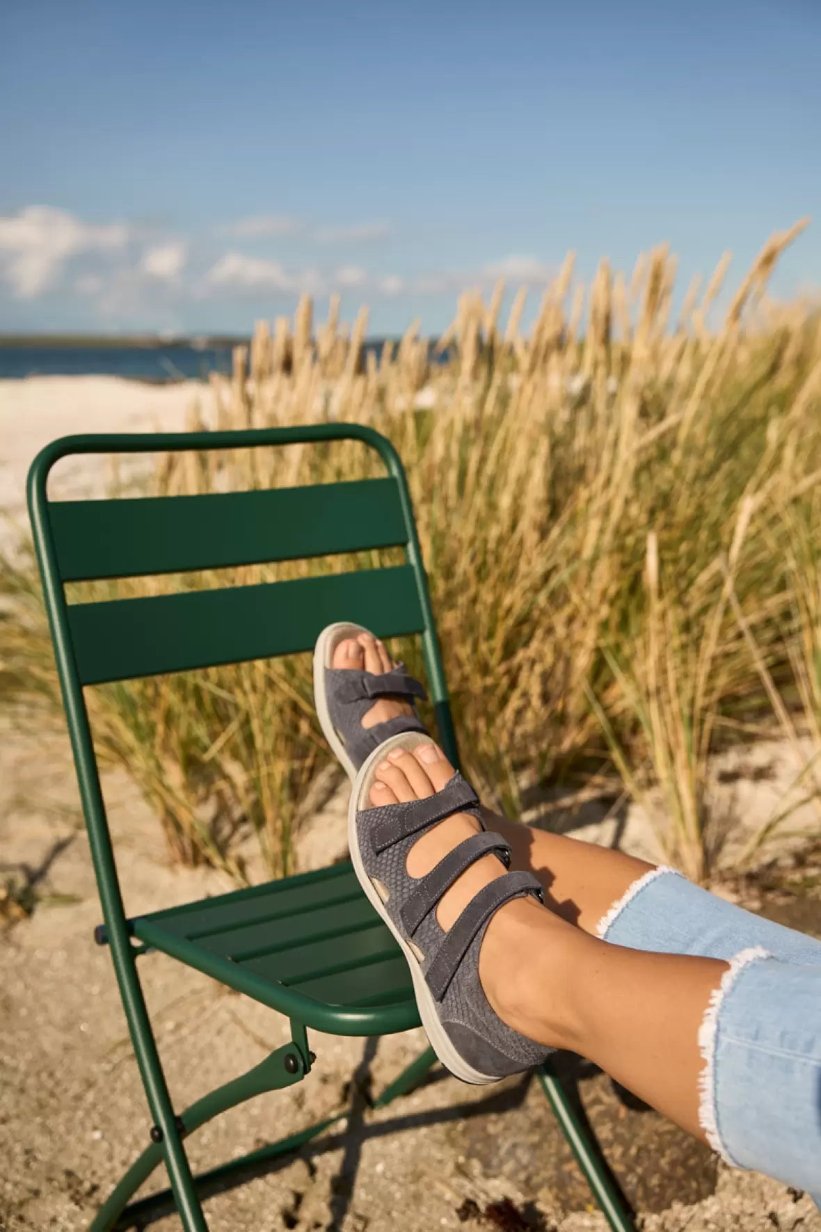 211-35 1942 BLUE DAME SANDALER